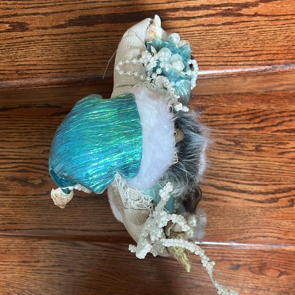 Windy Hill African American  Aquamarine Seashell Santa - Picture 7 of 10